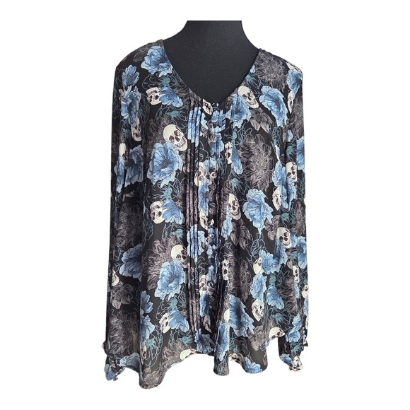 Torrid Black and Blue Floral Skull Blouse Size 00 - Picture 1 of 6